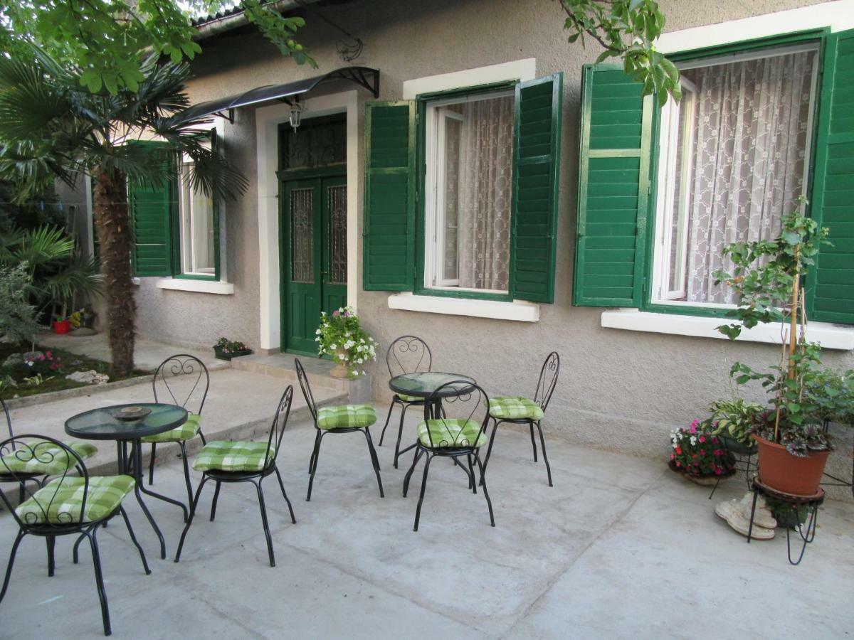 شقة Apartman Julia غييكا المظهر الخارجي الصورة